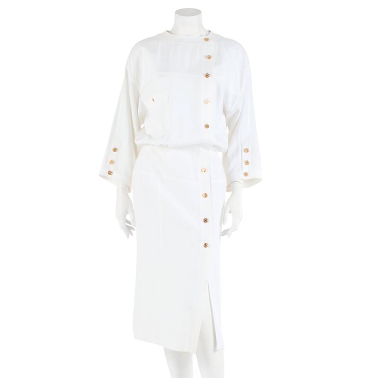 CHANEL, a white linen dress, french size 38.