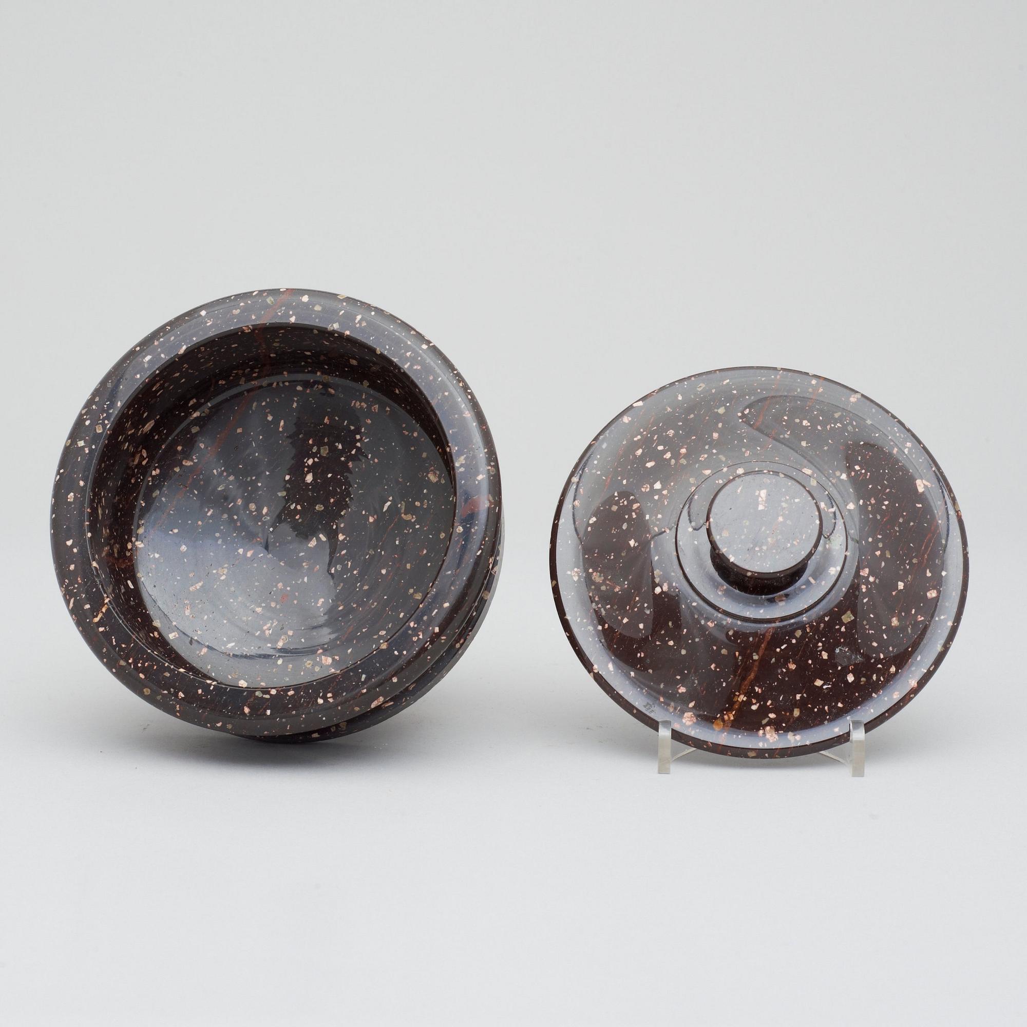 SKÅL med LOCK. Älvdalen, 1800-talets första hälft. Empire.