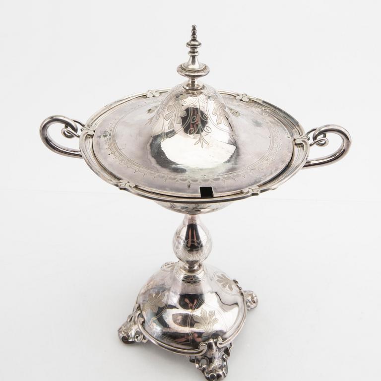 A Swedish 19th century silver sugar bowl mark of Gustaf Möllenborg Stockholm 1872, weight 558 grams.