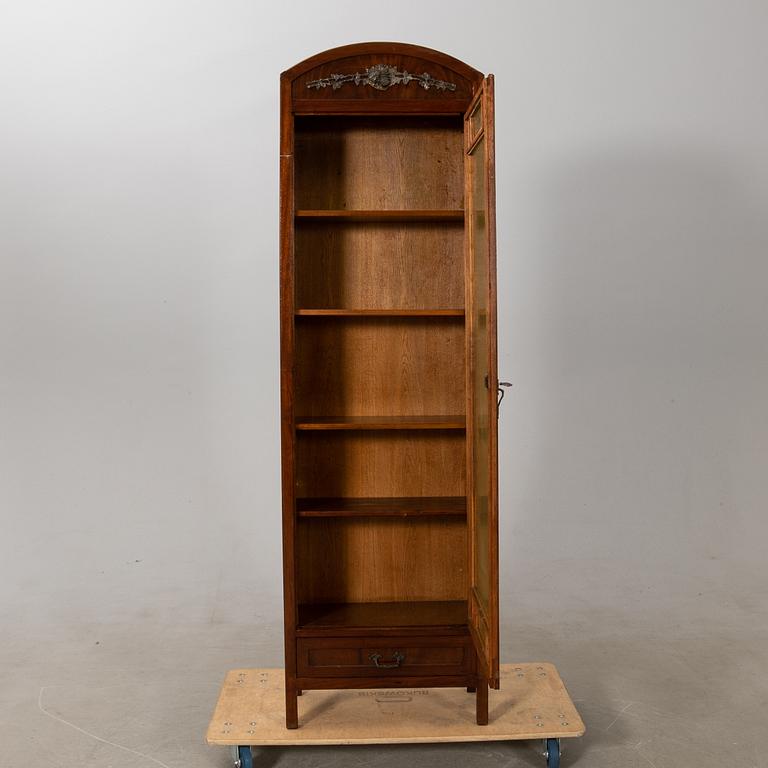 Display cabinet/Cabinet, first half of the 20th century.