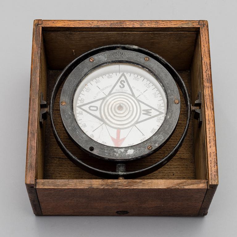 A Swedish flat-top Lyth compass, Stockholm 20th century.