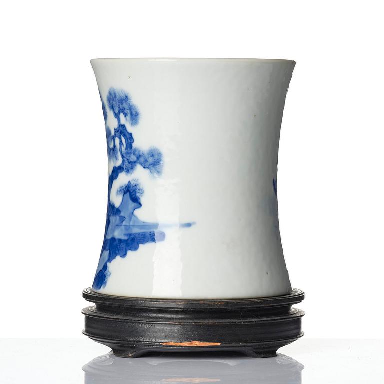 A blue and white brush-pot, bitong, Qing dynasty, 19th century with an apochrypal Kangxi mark.
