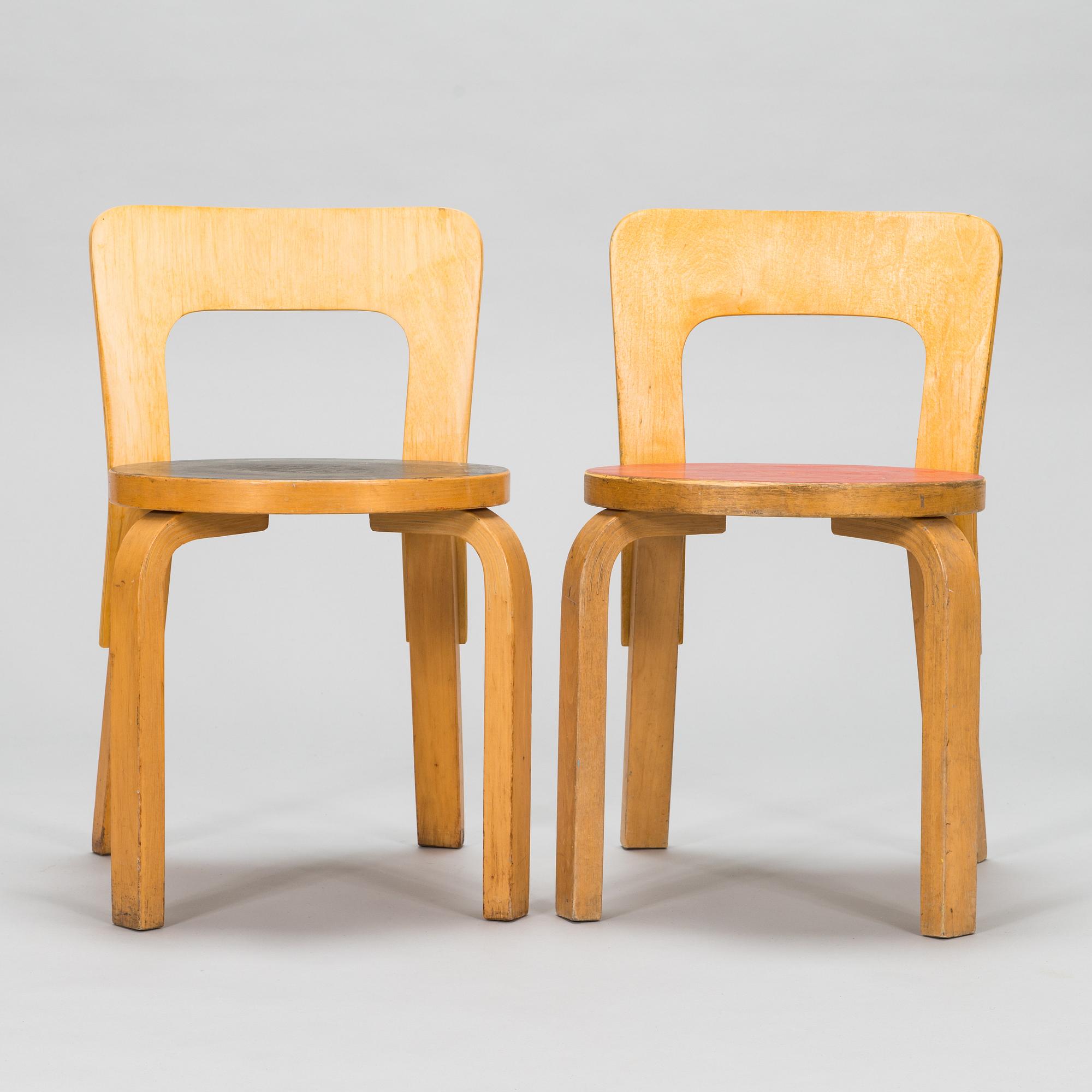 Alvar Aalto, lastentuoleja, 2 kpl, malli N65, O.Y. Huonekalu- ja Rakennustyötehdas A.B. 1960-luku.