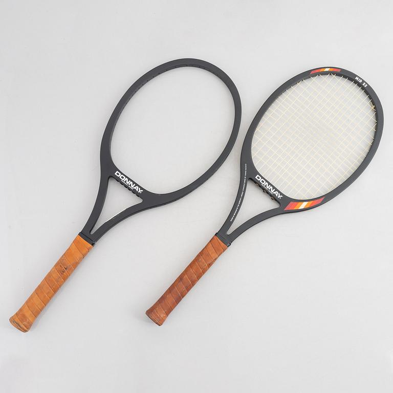 2 stycken tennisracketar. Donnay. Speciellt framtagna mid 25 racket i trä.