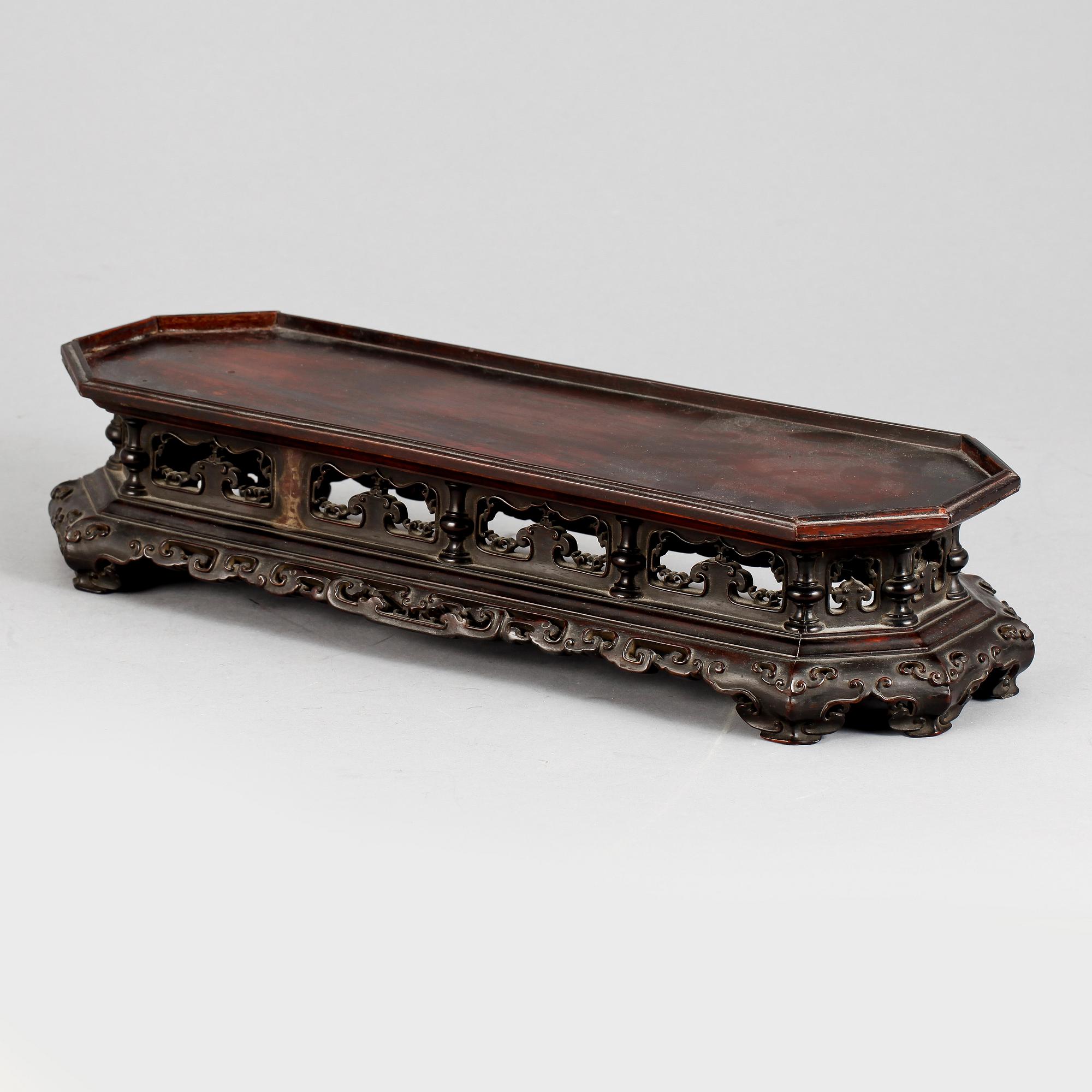 STÄLL / SOCKEL, trä, Kina, 1900-talets början.