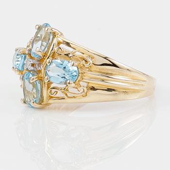 RING, 14K guld, blå topaser tot ca 2.40 ct. och mindre diamant.