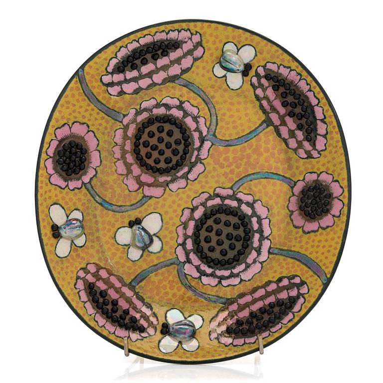 Birger Kaipiainen, a decorative stoneware plate signed Kaipiainen Arabia Finland.