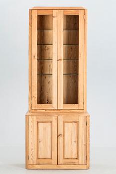 VITRINSKÅP, brännmärkt Sven Larsson Möbelshop.