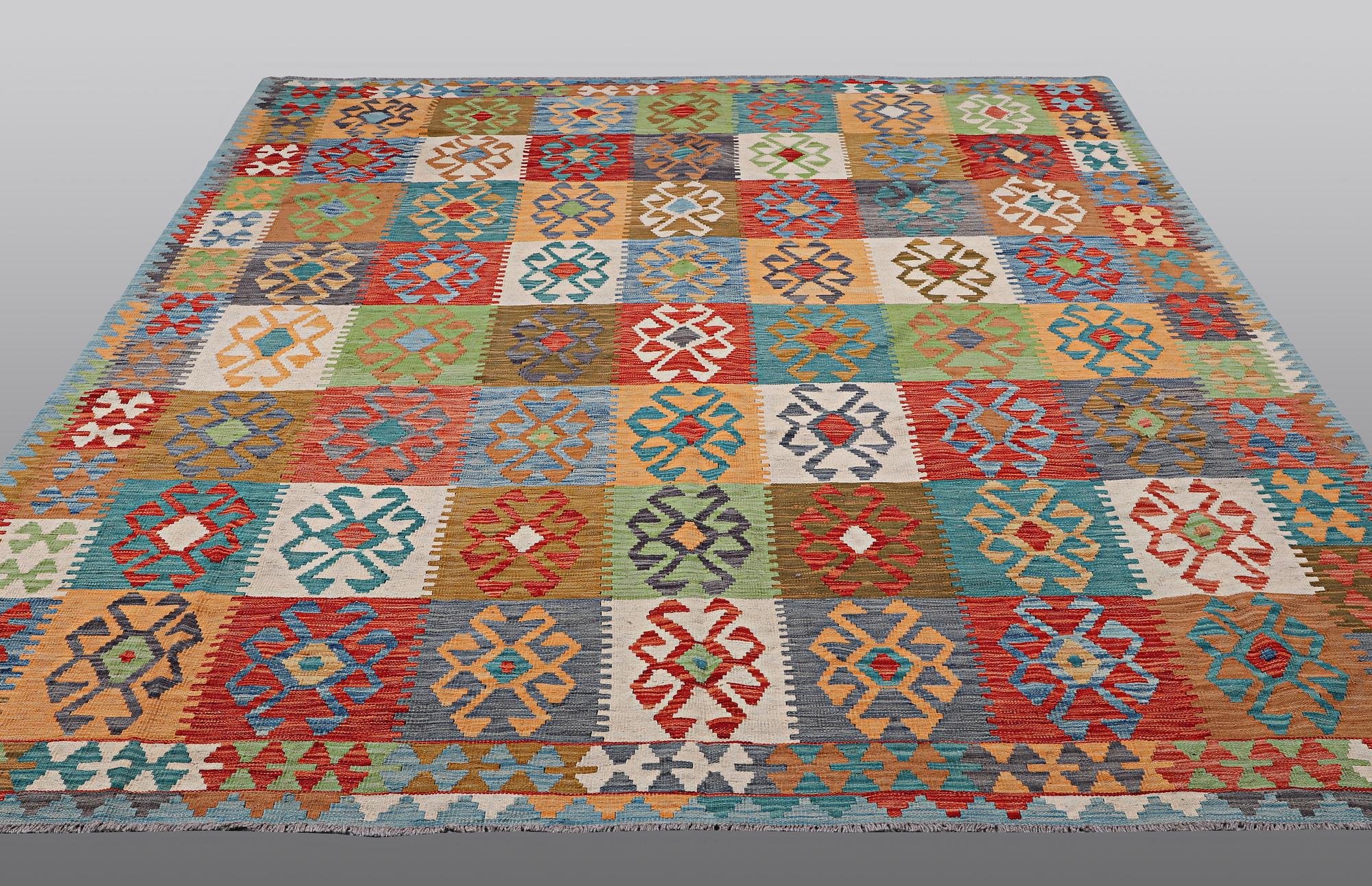 Matta, kelim, ca 301 x 246 cm.