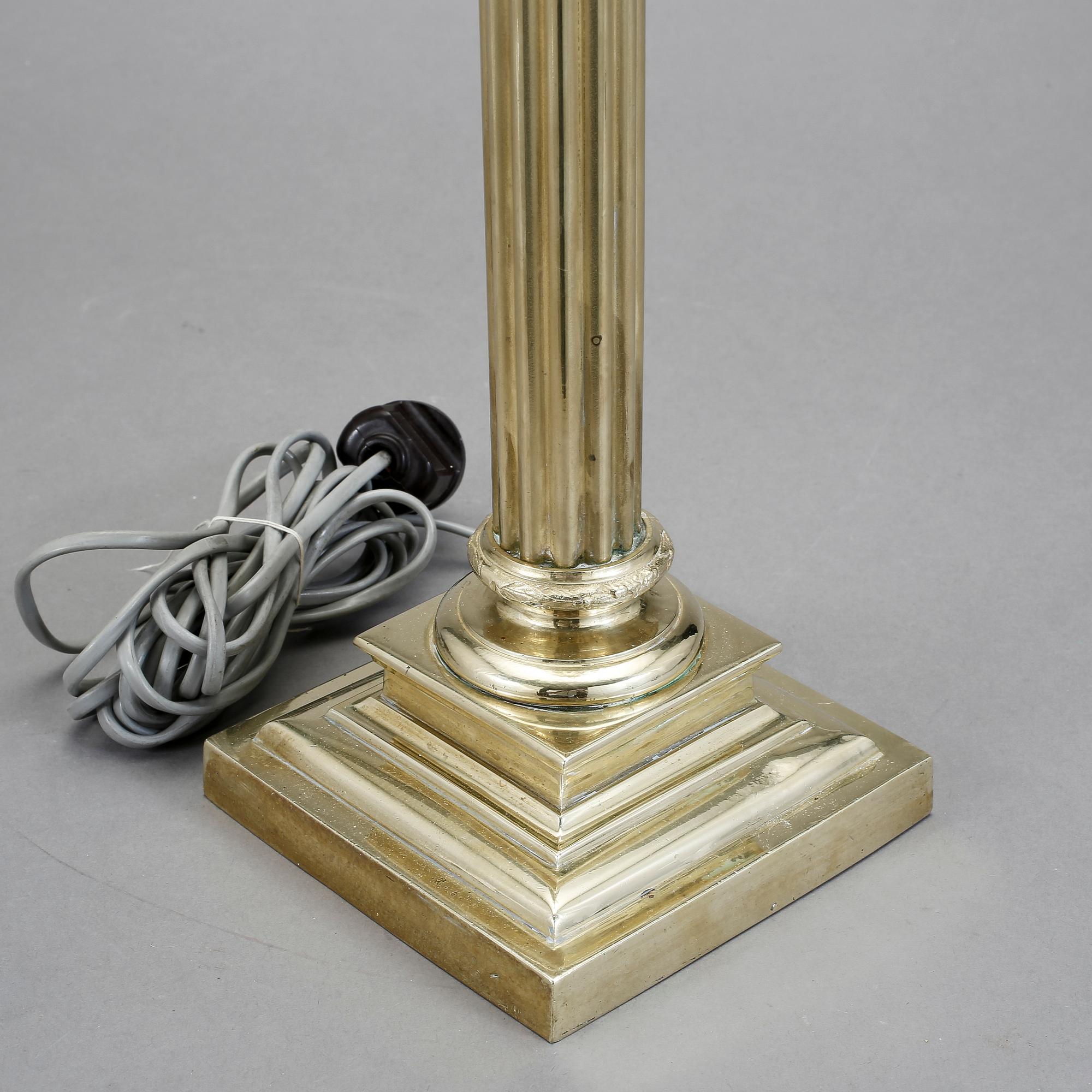 BORDSLAMPA, mässing och förgylld metall, 1800-talets sista hälft.