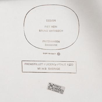 Bruno Mathsson, Piet Hein & Arne Jacobsen, soffbord, "Supercirkel", Fritz Hansen, Danmark, 1980.