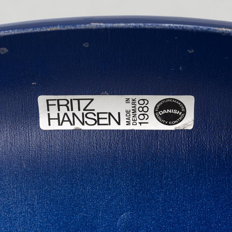 Arne Jacobsen, a set of four model 'Seven' chairs, Fritz Hansen, Denmark, dated 1989.