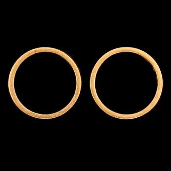 RINGAR, 2 st, 23 k guld. Vikt ca 12,9 g.