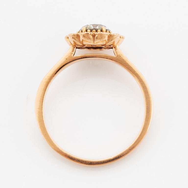 Ring, med färgbehandlad ljusgrön briljantslipad diamant och diamanter.