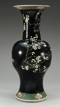 VAS, porslin. Sen Qing dynasti (1644-1912).