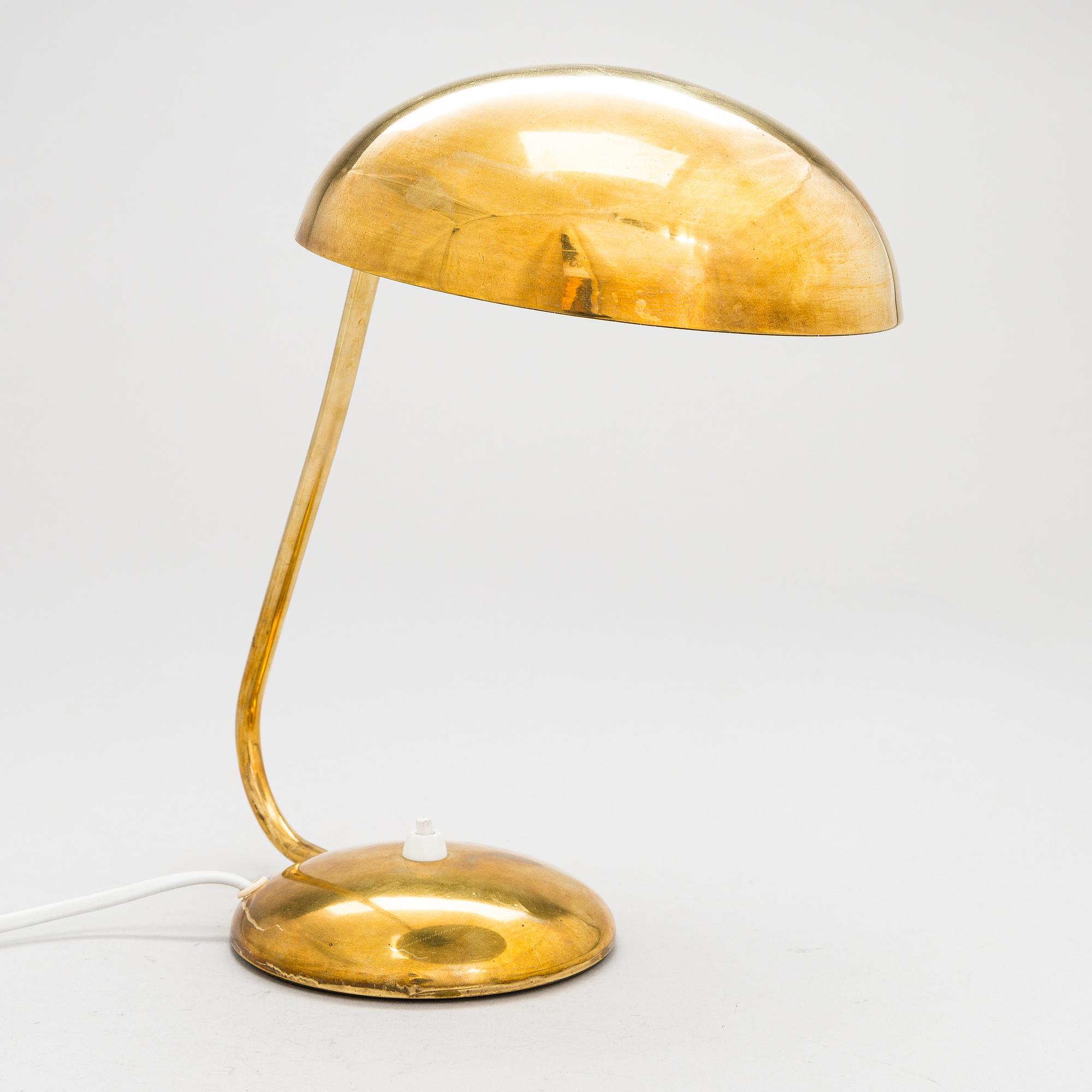 A mid 20th century '2433' table lamp for Valinte.