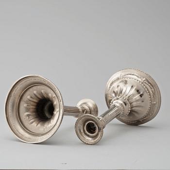 LJUSSTAKAR, ett par, av Jacob Sauer 1791 (mästare i Stockholm 1763-1802/04). Gustavianska.