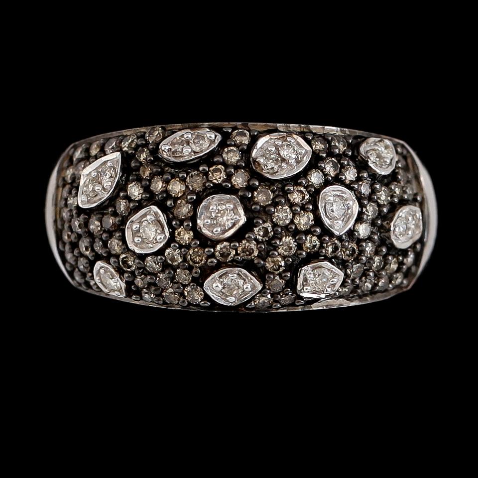 RING, 14K vitguld, briljantslipade diamanter tot ca 1.12 ct. Vikt ca 5 g.
