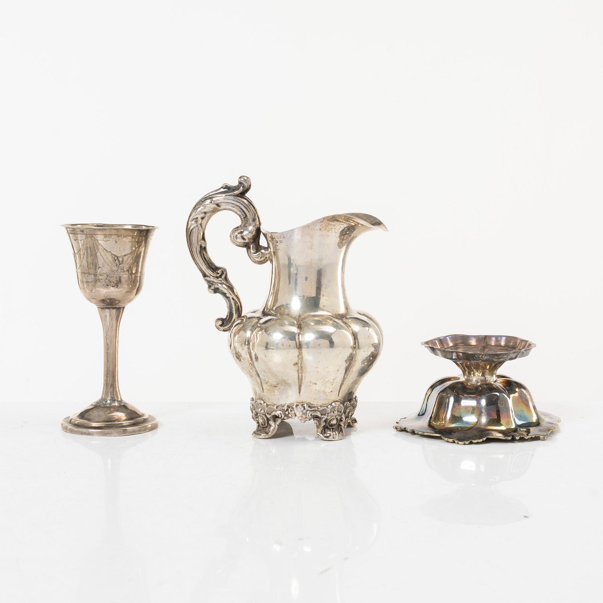 Cream jug, bowl on foot, and a cup, early to mid-19th century.