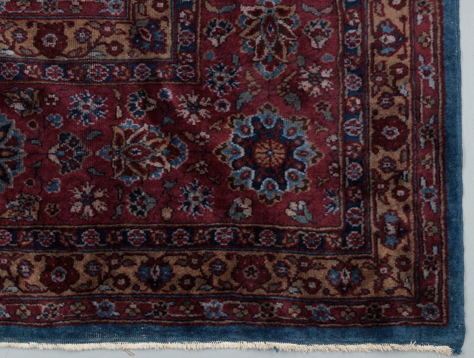 MATTA. Orientalisk. Ca 356 x 272.