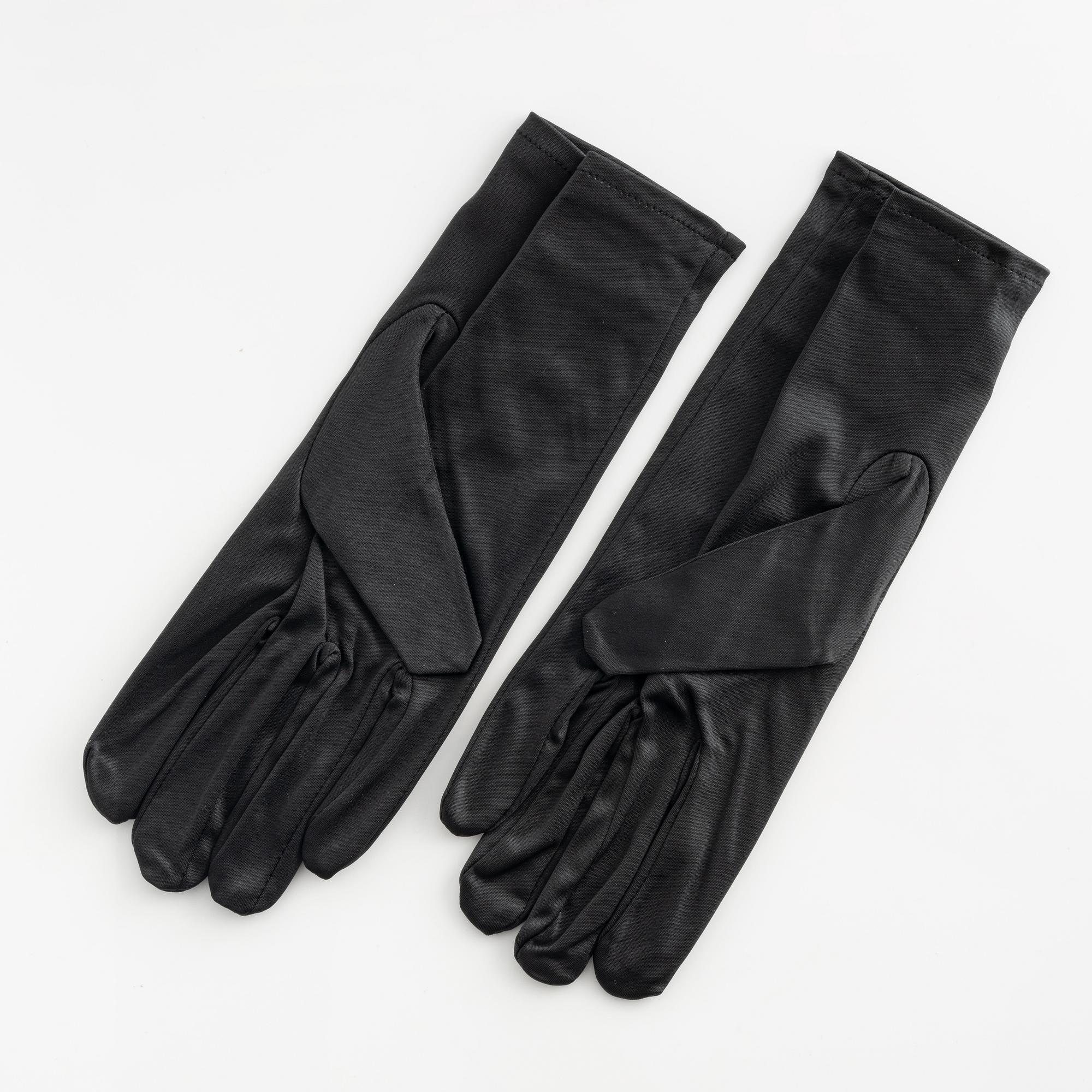 Greubel Forsey, display gloves and polishing cloth.