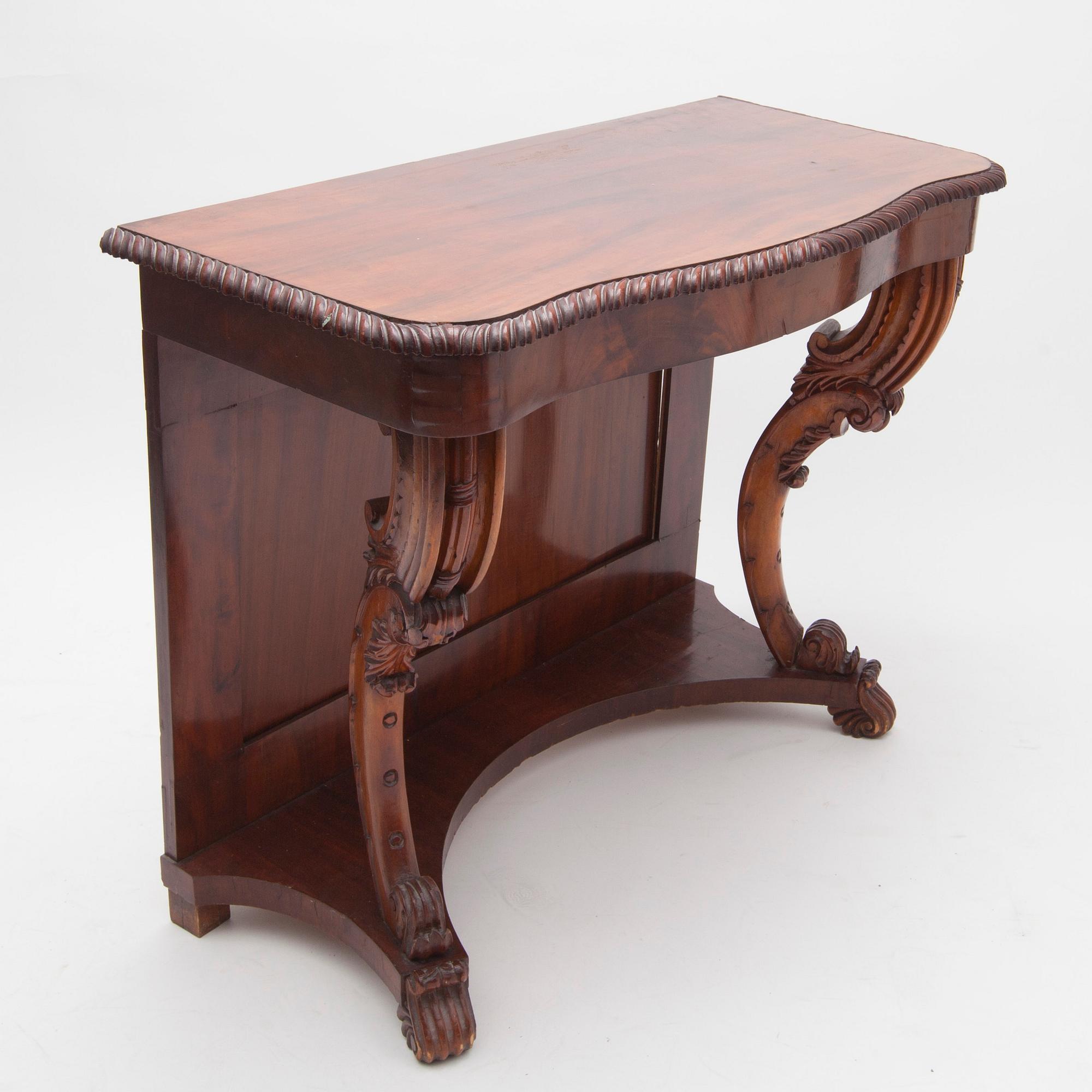 KONSOLBORD MED SPEGEL, Ryssland 1800-talets senare hälft.