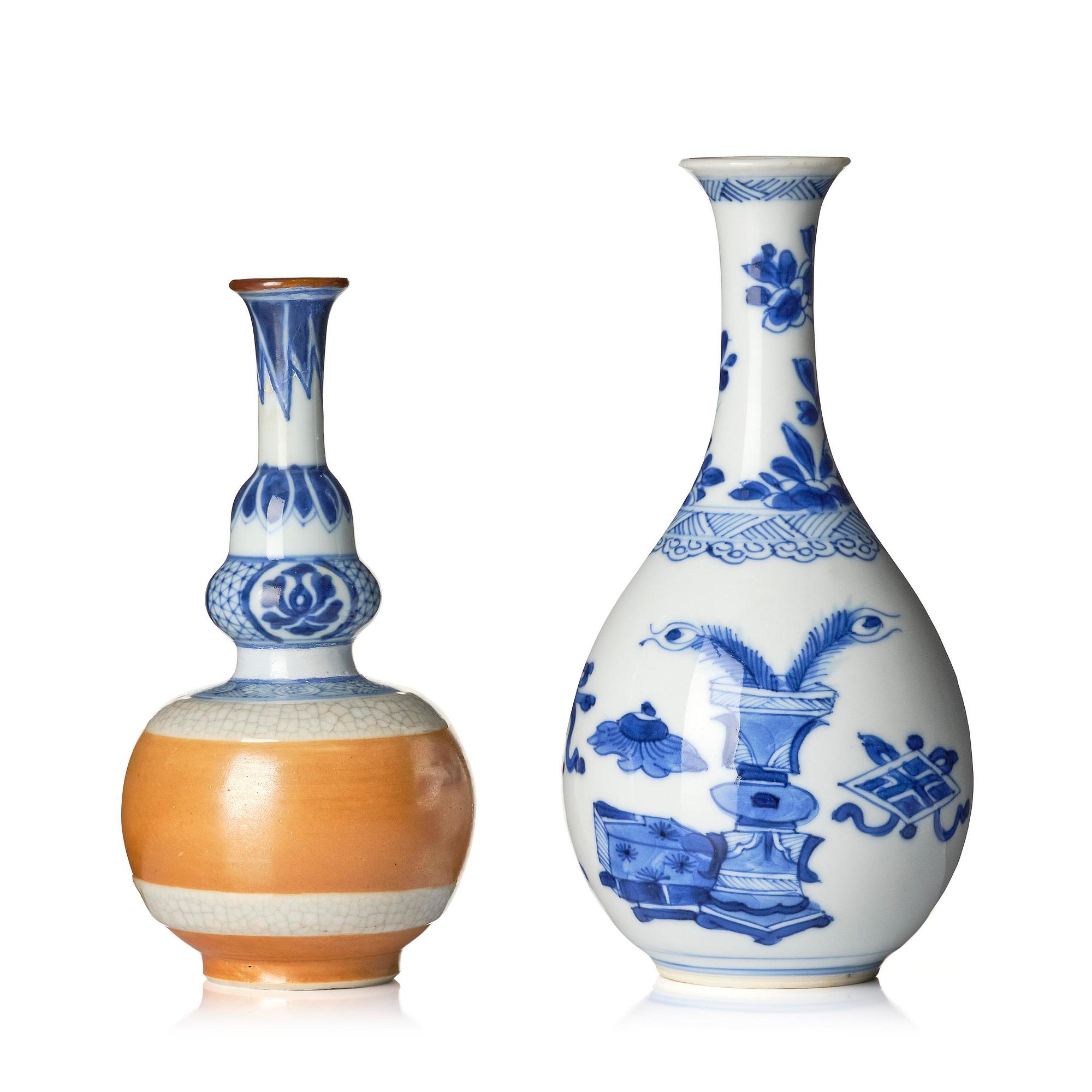 Two blue and white vases, Qing dynasty, Kangxi (1662-1722).