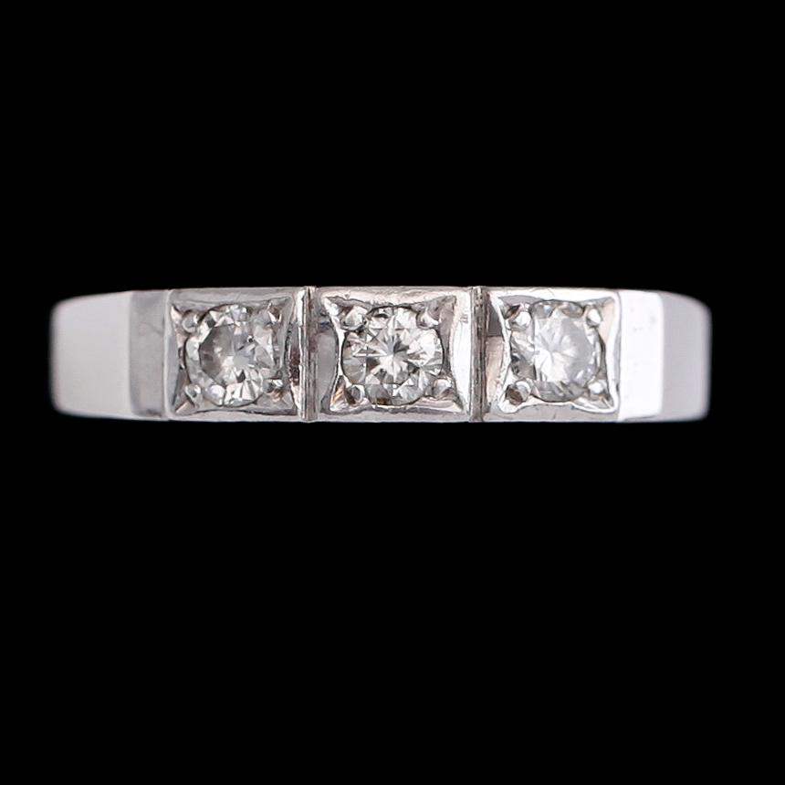 RING, 18 k guld och briljantslipade diamanter, svenska stämplar 1960. Total vikt 3 g.