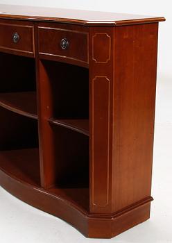 HALLBYRÅ, engelsk stil. 1900-talets slut.