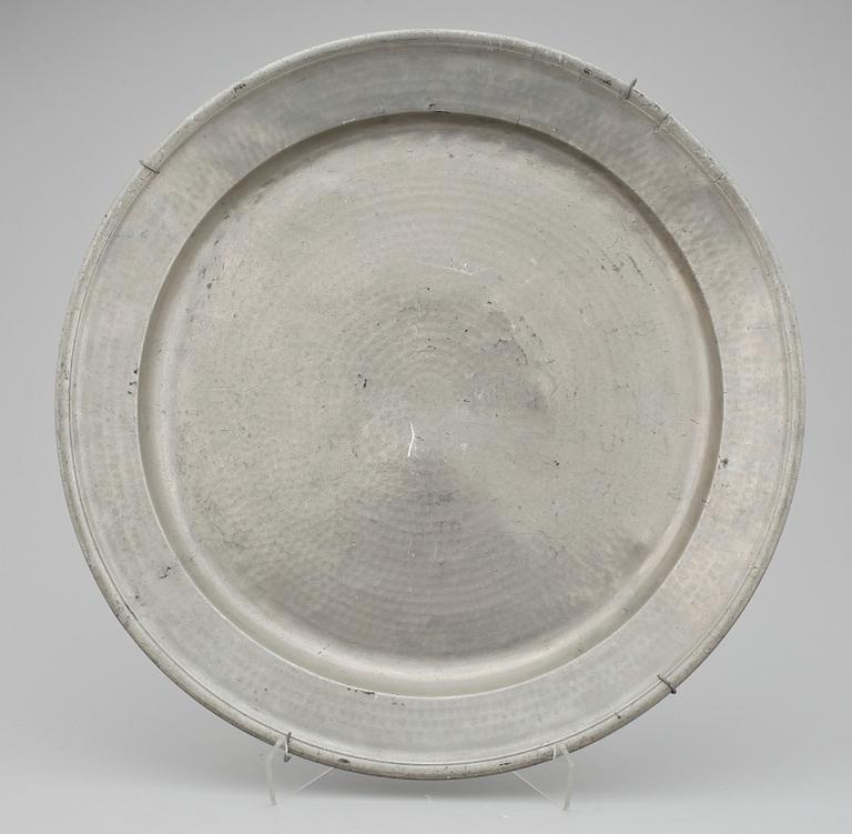 FAT, tenn, Baltzar Rokus, verksam 1743-1788 i Arboga.