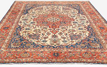 A carpet, semi-antique, Esfahan, ca 410 x 302 cm.