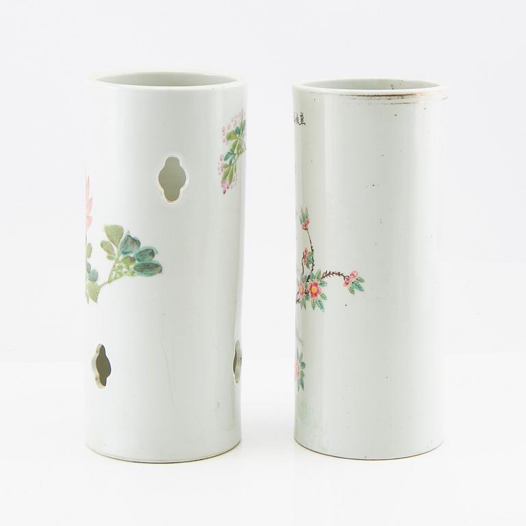 A Chinese famille rose vase and a lantern, 20th century.