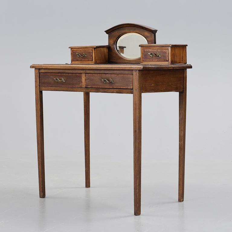 DAMARBETSBORD, omkr 1800-talets mitt.