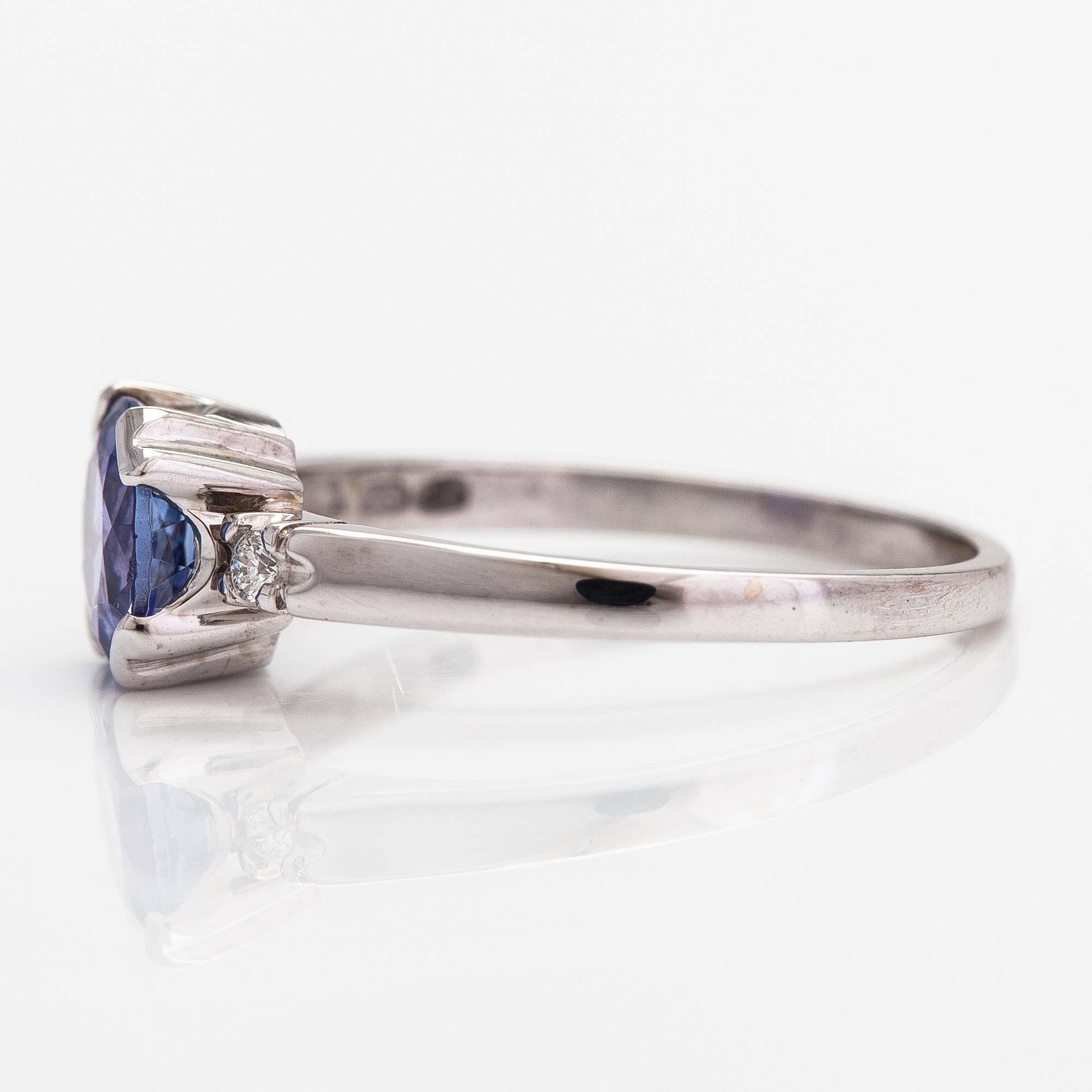 Ring, 14K vitguld, tanzanit och diamanter ca 0.03 ct tot.