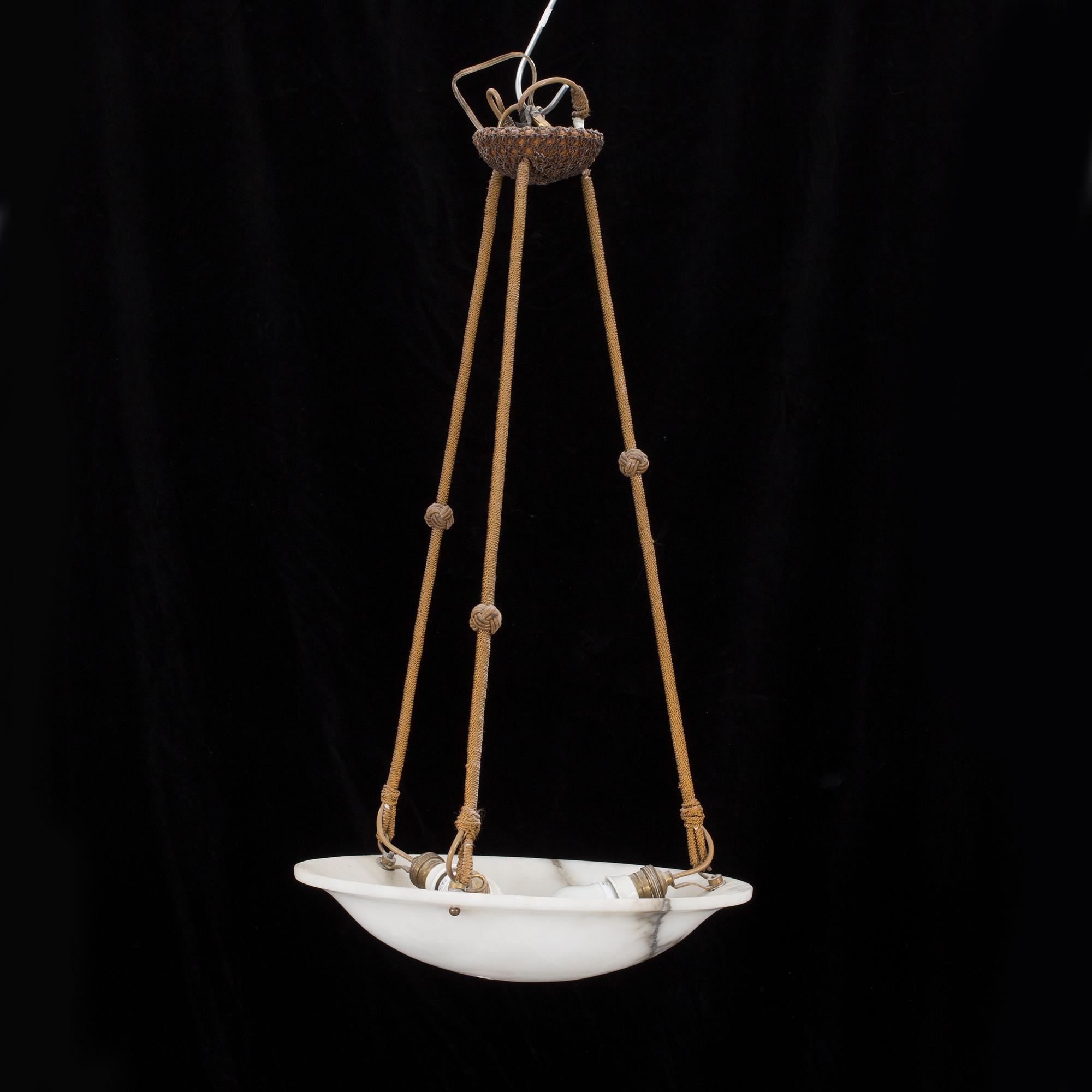 TAKAMPEL, alabaster, 1900-talets första hälft.