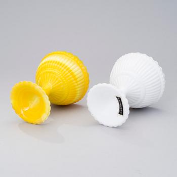 ARMI RATIA. KULHOJA, 7 KPL. Mariskooli. Otettu käyttöön Armi Ratian johdolla Marimekolle 1965.