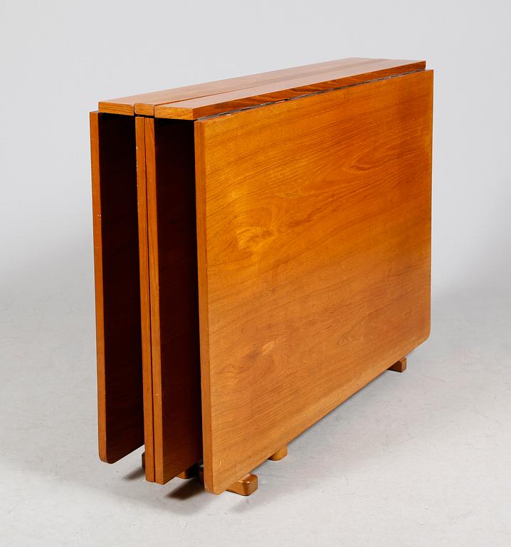 SLAGBORD. Inköpt 1957.