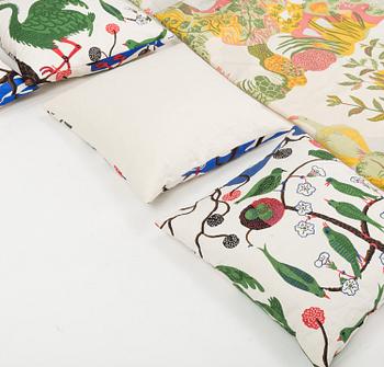 A set of five Svenskt Tenn pillows and two curtains.