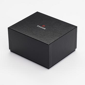 Tudor, Black Bay, 200m, rannekello, 41 mm.
