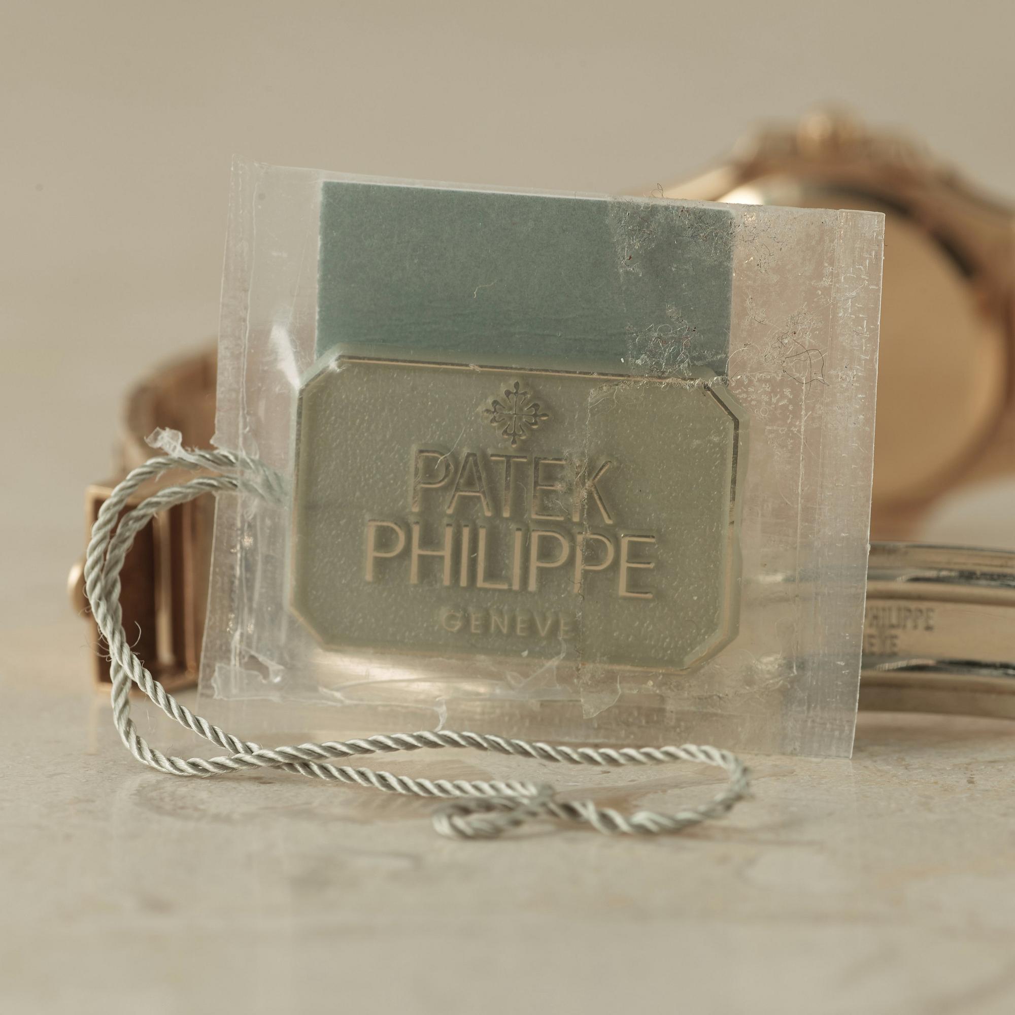 PATEK PHILIPPE, Genève, Nautilus, wristwatch, 27 mm,