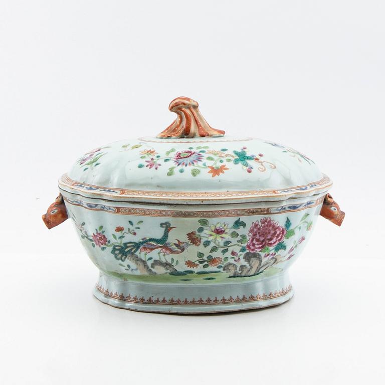 Terrin med lock, kompaniporslin. Qingdynastin, Qianlong (1736-95).