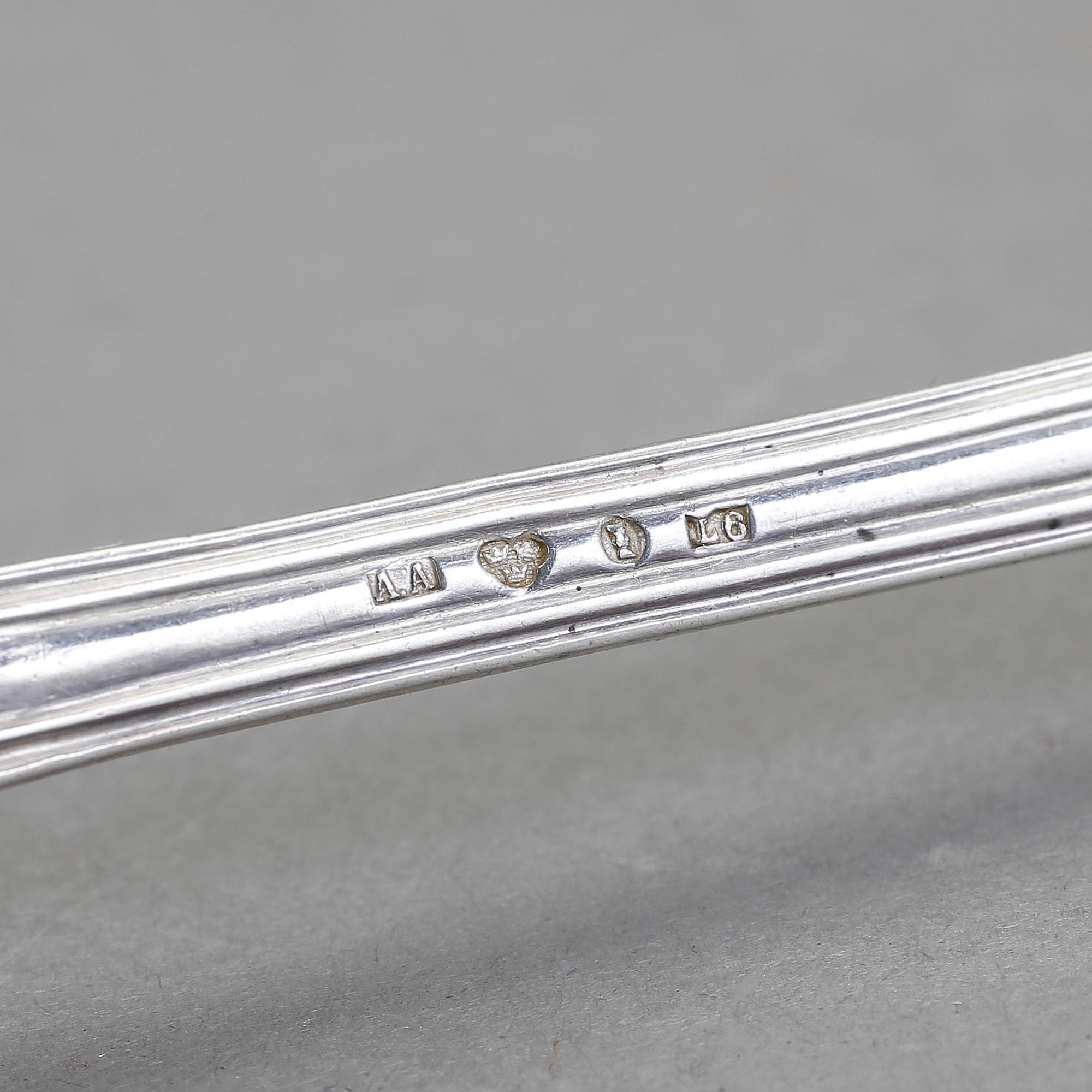 PARTI SILVER, 19 delar, silver, bland annat av modell "Olga", 1900-talets första hälft. Vikt ca 930 gram.