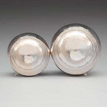Two Rey Urban semispherical sterling bowls, Stockholm 1977.
