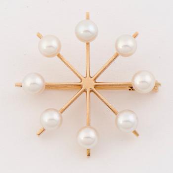 AN EERO RISLAKKI BROOCH, cultured pearls, 14K gold. Westerback, helsinki 1964.