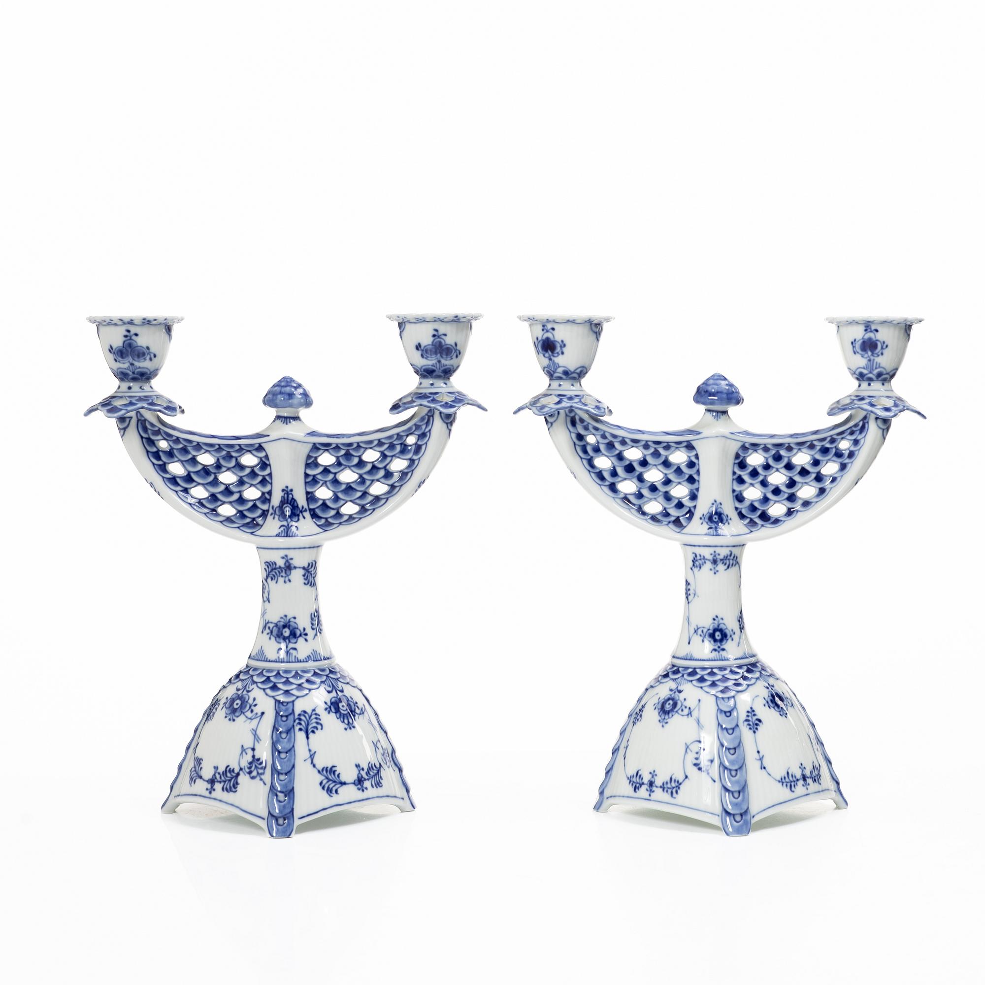 Royal Copenhagen, Serveringsskålar, tre stycken samt terrin, porslin, "Musselmalet helblond" (Blue fluted full lace), 1968-73.