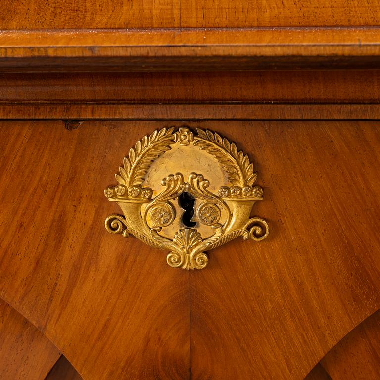 Chiffonier, empire, 1800-talets början.