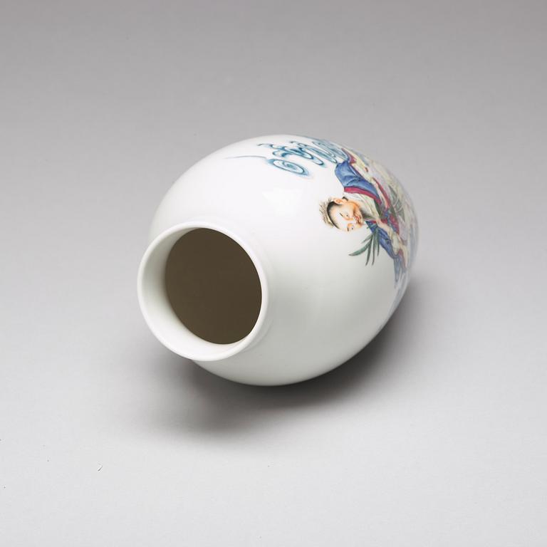 A Chinese vase, 20th Century.