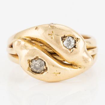 Ring in 18K gold with old-cut diamonds.