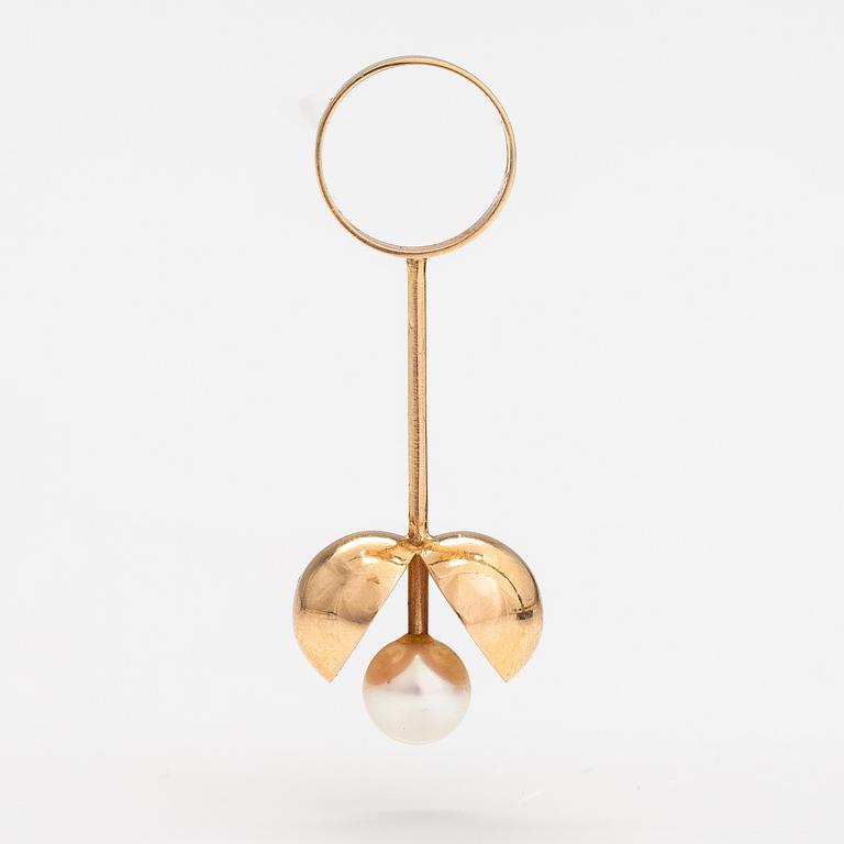 Olli Auvinen, Hänge, 14K guld, odlad pärla. Westerback, Helsingfors 1967.