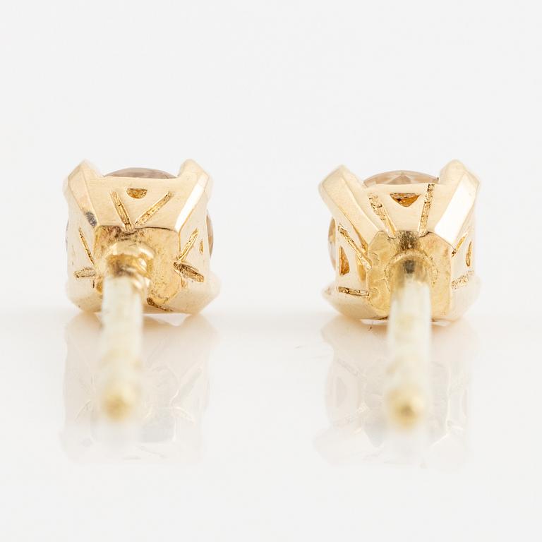 Earrings 14K gold with brilliant-cut diamonds.